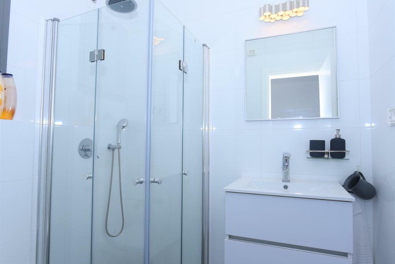 Aristone Luxury Apartment Tiberias Ngoại thất bức ảnh